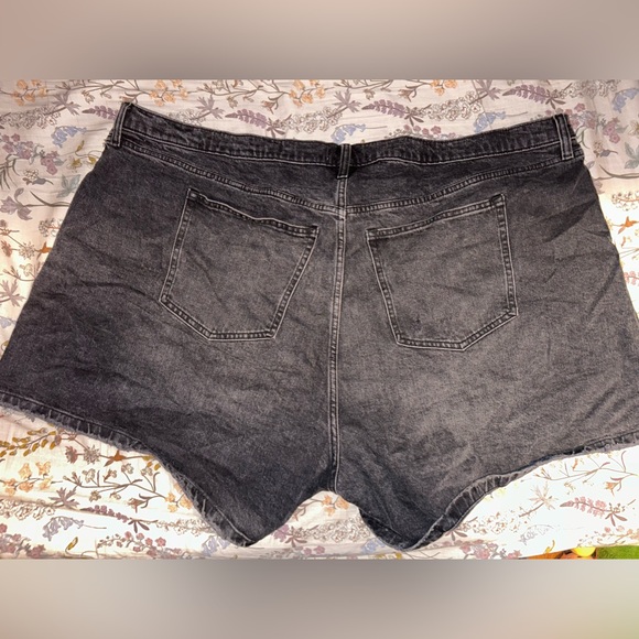 Abercrombie & Fitch Curve Love The Dad Short High Rise— Size 37/24, Black Denim - Picture 2 of 5